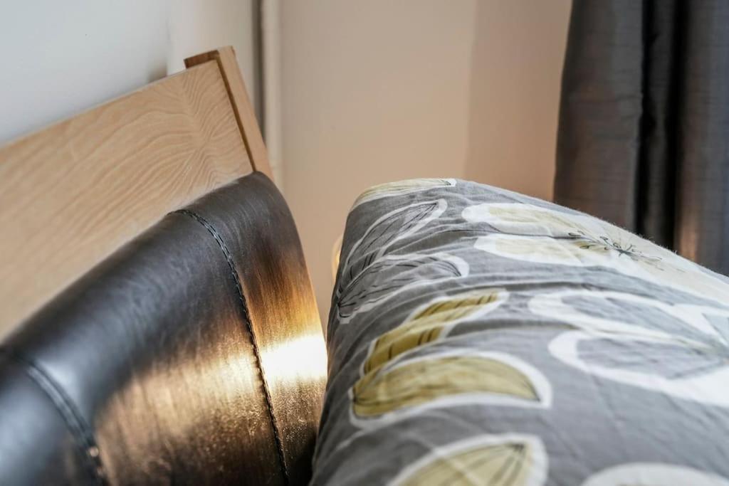2 Bed Near & Ferry Appartement