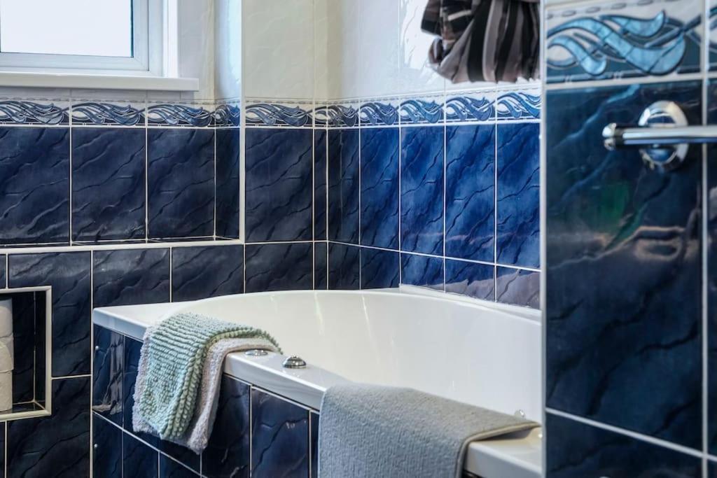 2 Bed Near & Ferry Appartement