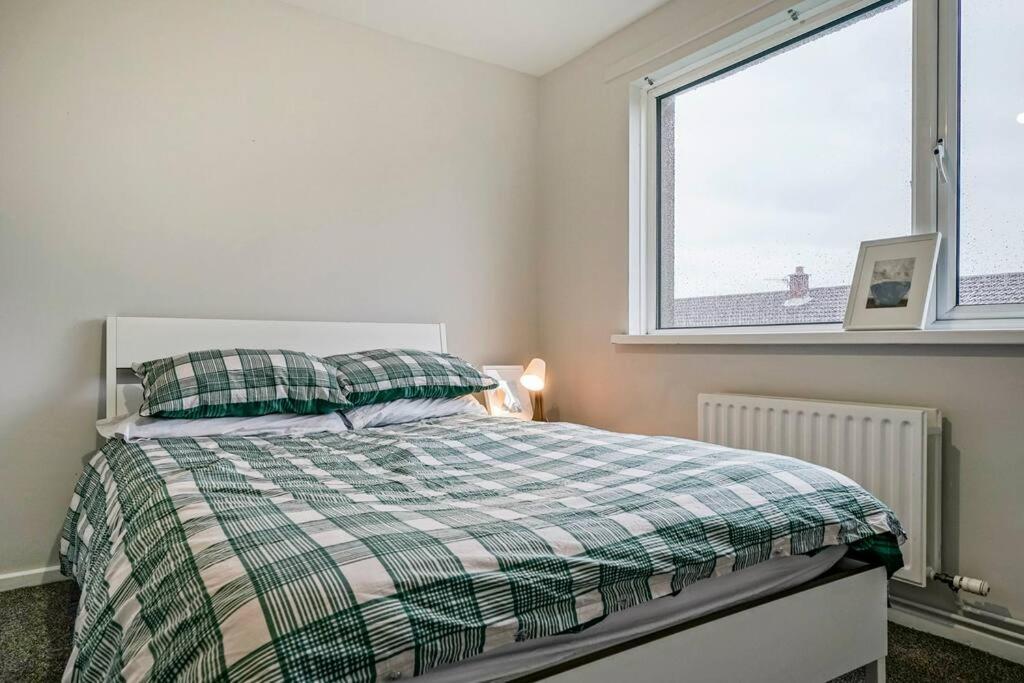 2 Bed Near & Ferry * Belfast