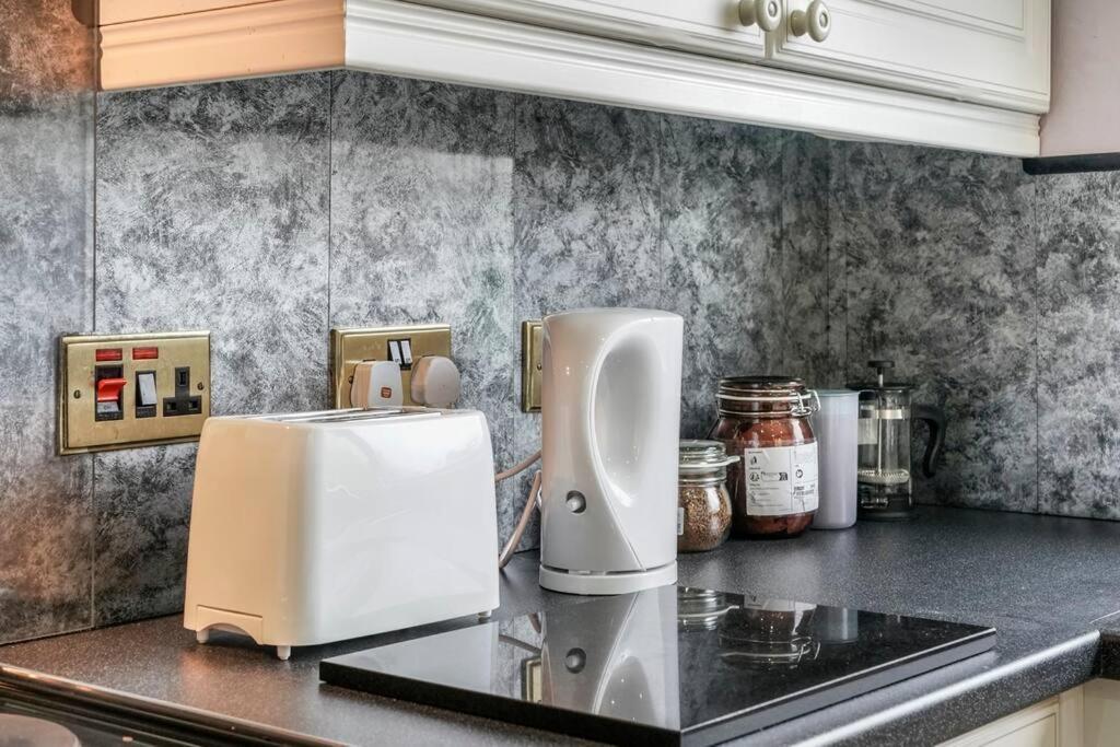 2 Bed Near & Ferry Appartement *