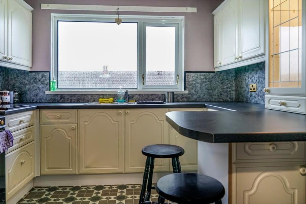 2 Bed Near & Ferry Appartement *