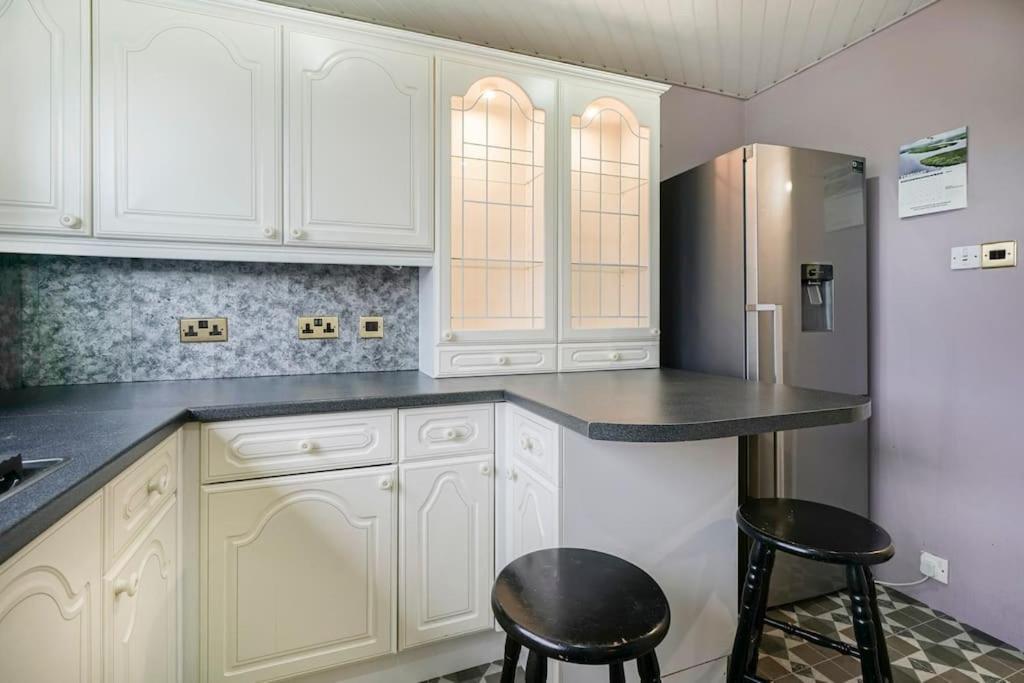 Apartment 2 Bed Near & Ferry
