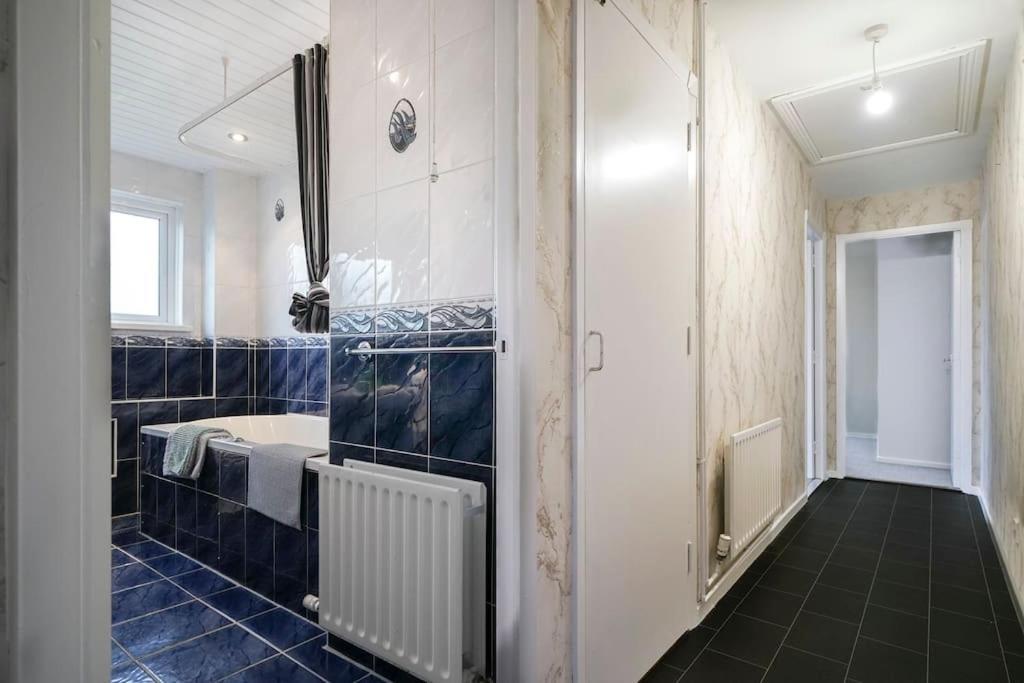 2 Bed Near & Ferry