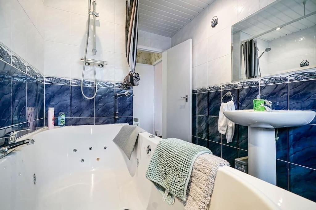 Apartment 2 Bed Near & Ferry Belfast