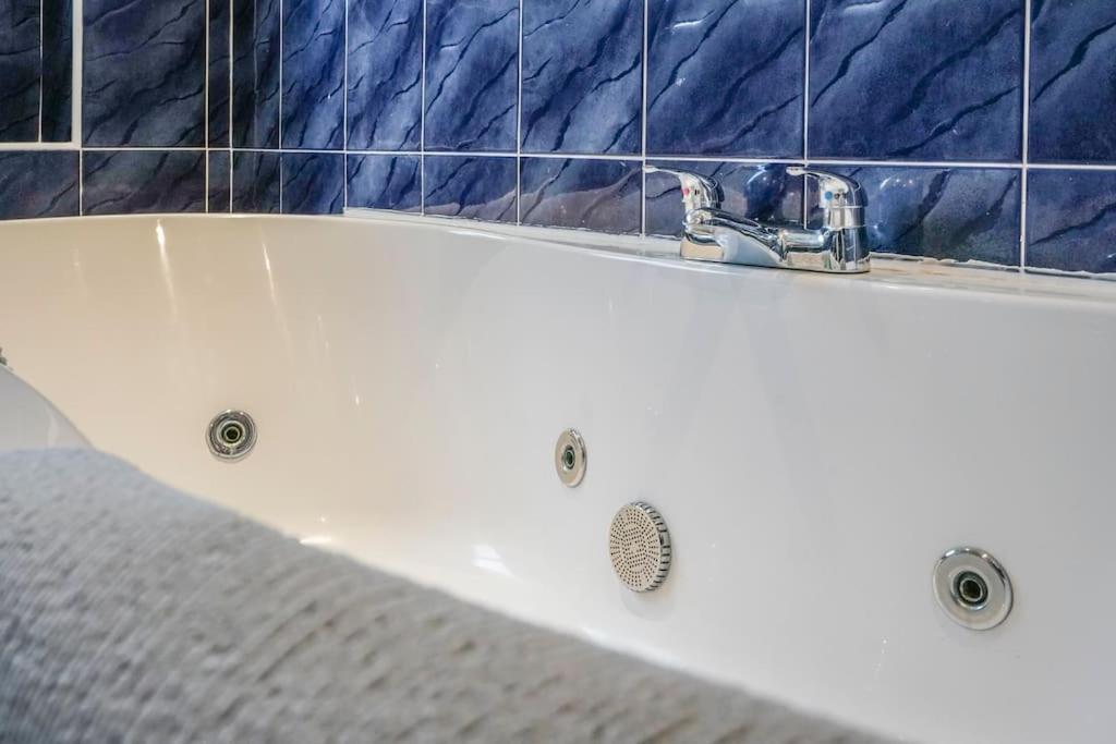 2 Bed Near & Ferry Belfast
