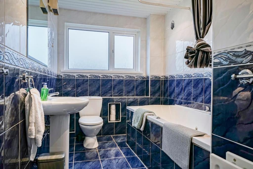 2 Bed Near & Ferry