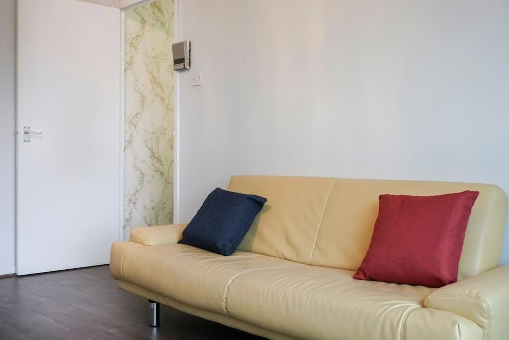 Apartment 2 Bed Near & Ferry